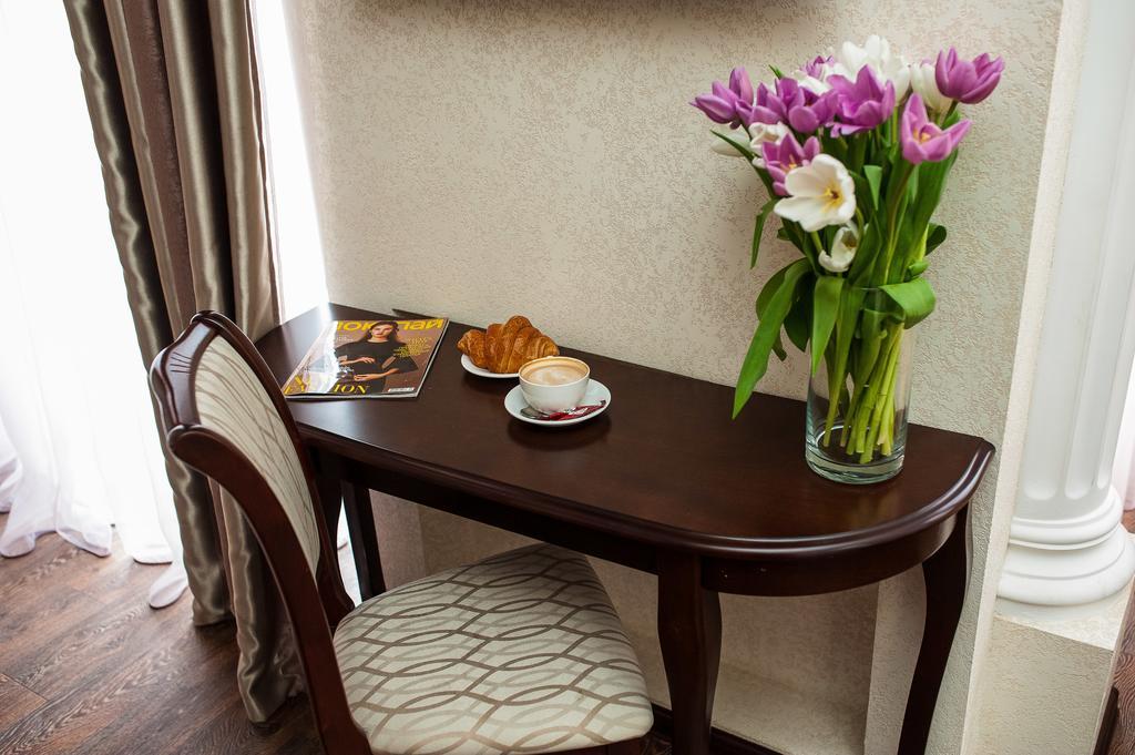 Zenith Hotel Odessa Zimmer foto