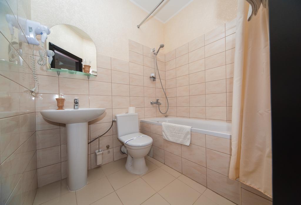 Zenith Hotel Odessa Zimmer foto