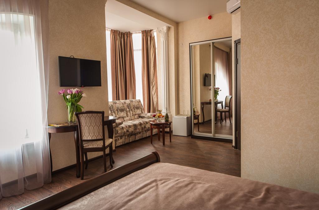 Zenith Hotel Odessa Zimmer foto