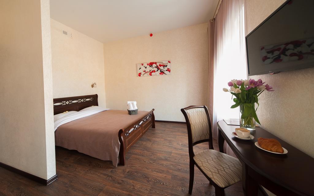 Zenith Hotel Odessa Zimmer foto