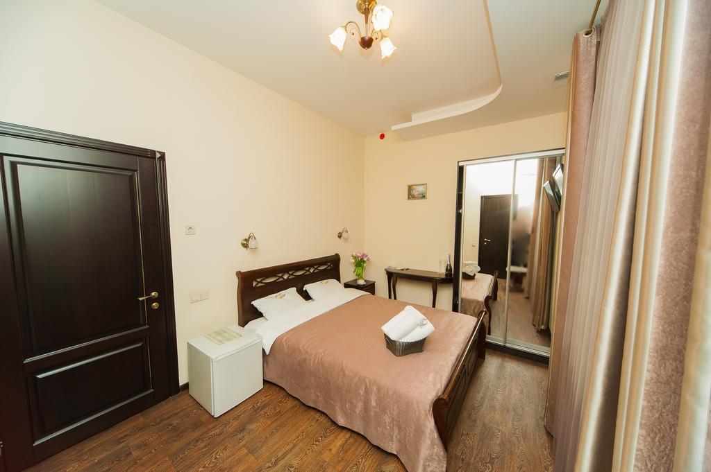 Zenith Hotel Odessa Zimmer foto